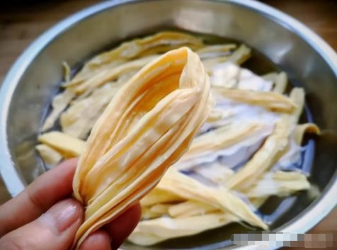 腐竹別光用水泡！大廚教你一招，再加2樣！8分鐘泡好，軟嫩筋道
